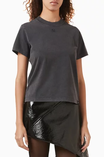 تي شيرت بلون باهت وشعار AC قطن