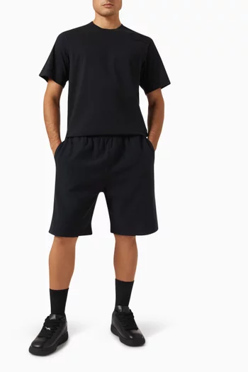 تي شيرت بشعار الفروسية قطن