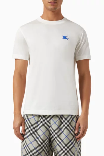 تي شيرت بشعار الفروسية قطن