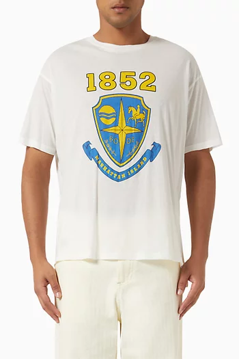 تي شيرت بقصة مربعة مزين بشارة قطن