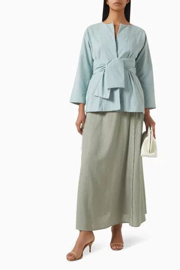 بلوزة بأكمام طويلة