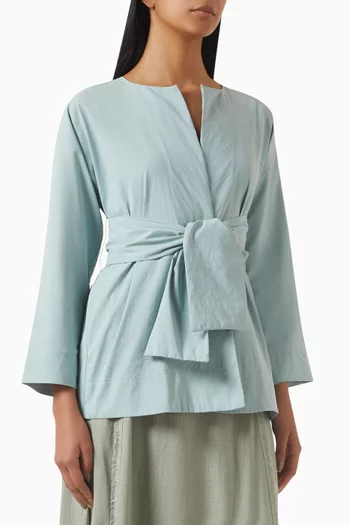 بلوزة بأكمام طويلة