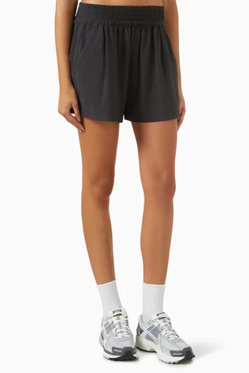 Villa Lightweight Shorts in Stretch-woven