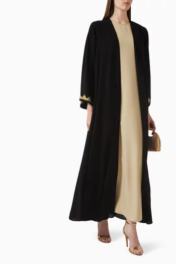 طقم عباية مطرزة