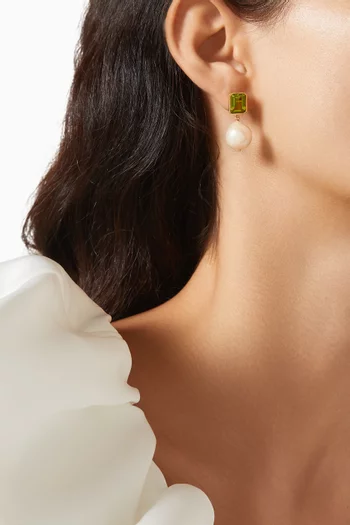 The Peridot Pearl Stud Earrings in 18kt Gold Vermeil