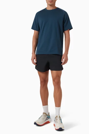 تي شيرت بتقنية Dri-FIT ADV