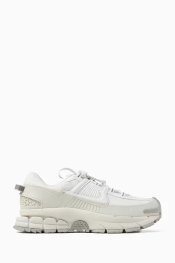 Zoom Vomero Roam Sneakers in Nylon