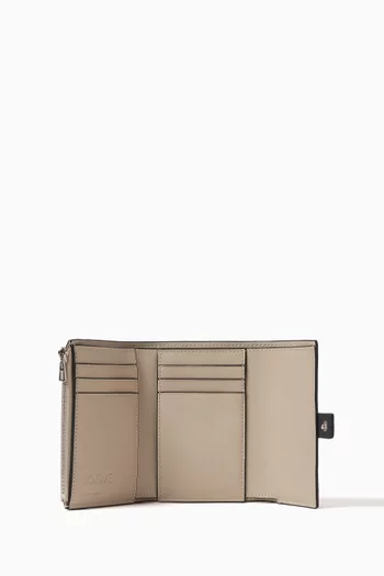 Small Vertical Wallet in Leather