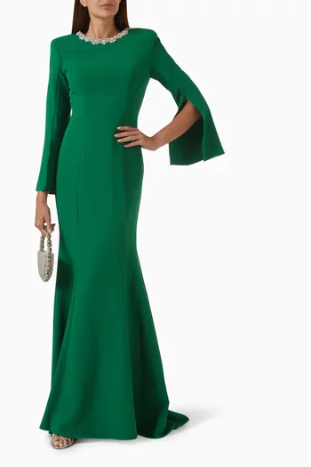 فستان سهرة بحافة واسعة وتطريزات