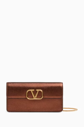VLOGO Signature Chain Wallet in Grainy Calfskin