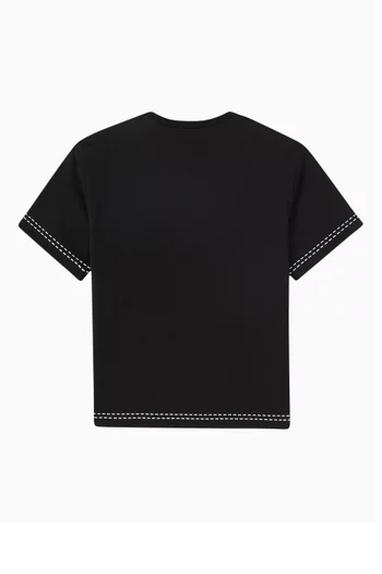 تي شيرت بطبعة شعار حرفي DG بتصميم محاك قطن