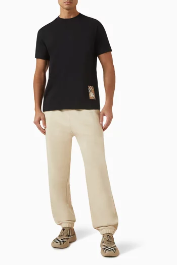 تي شيرت برقعة شعار الفروسية قطن