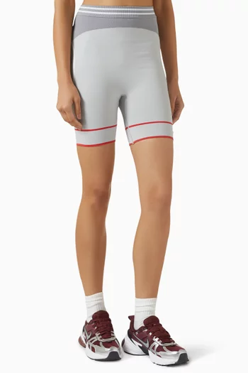 Seamless Sports Shorts in Poly-blend Fabric