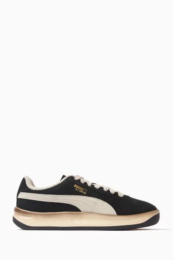 GV Special The NeverWorn V Sneakers