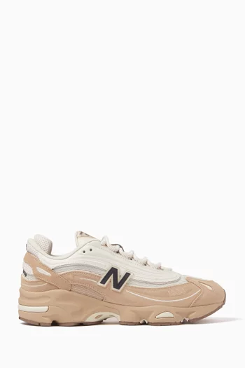 1000 Sneakers in Mesh & Suede