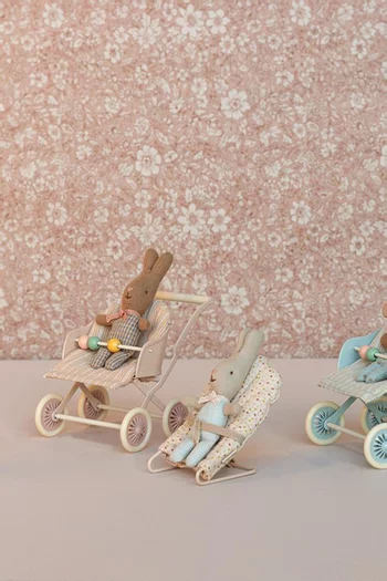 عربة دمى فئران رضع