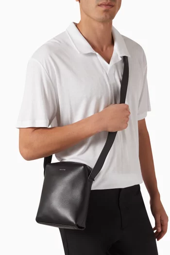 Premium Reporter Crossbody Bag in Leather