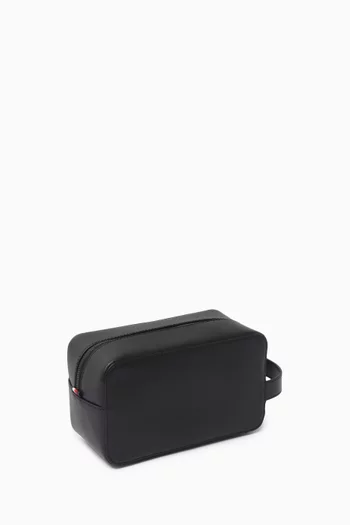 TH Business Wash Bag in Leather