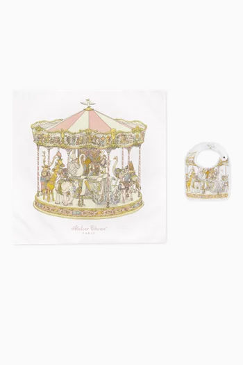 طقم بطانية مربعة وصدرية بطبعة لعبة الأحصنة الدوارة قطن عضوي