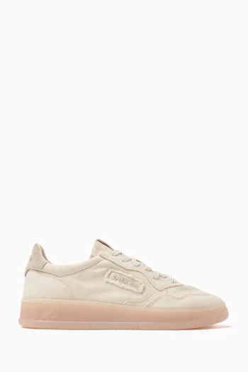 Medalist Low-top Sneakers in Canvas