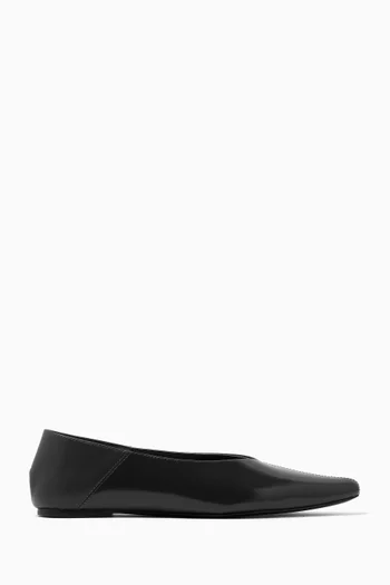 Classic Fold Flat Pumps in Leather