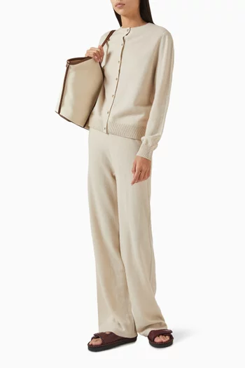 Buttoned Cardigan in Cashmere-knit