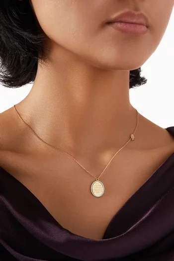 قلادة بدلاية بيضاوية بآية الكرسي مرصعة بالماس ذهب أصفر عيار 18