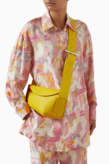 حقيبة سلينغ بحلية على شكل حرف T جلد