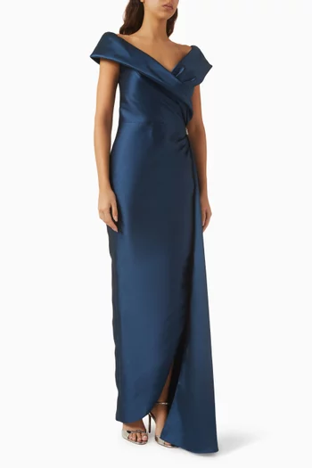 فستان سهرة بذيل جانبي وأكتاف مكشوفة ميكادو