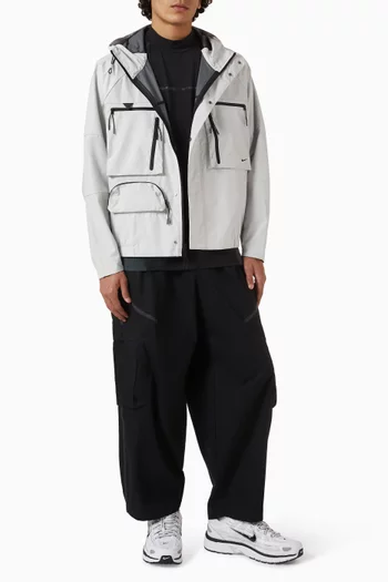 جاكيت خفيف للغاية قماش معالج ضمن تشكيلة الملابس الرياضية