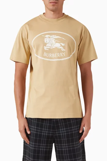 تي شيرت مزين بشعار الفروسية قطن