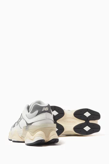 9060 Sneakers