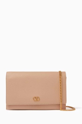 VLOGO Signature Chain Wallet in Grainy Calfskin