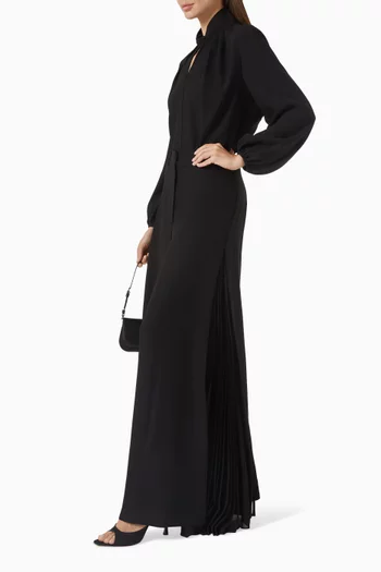 بلوزة بياقة عالية