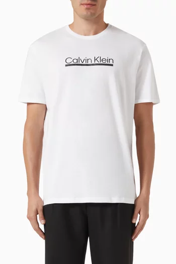 تي شيرت بشعار الماركة قطن