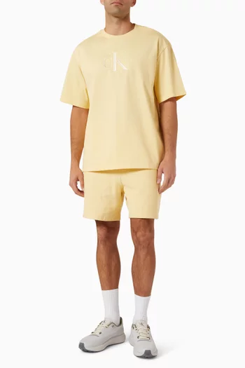 تي شيرت بتطريز شعار الماركة قطن