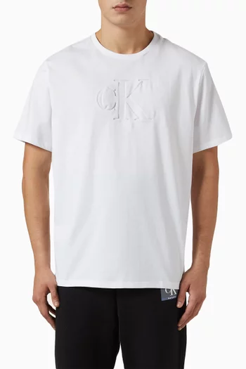 تي شيرت بشعار الماركة بملمس بارز قطن