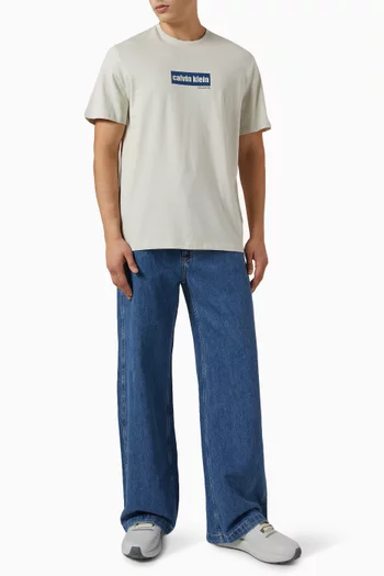 تي شيرت بطبعة شعار الماركة قطن