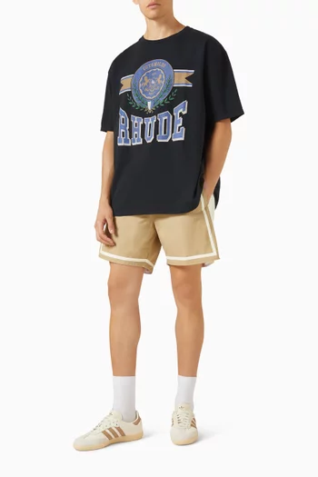 تي شيرت بشعار الماركة وطبعة Cotswold قطن