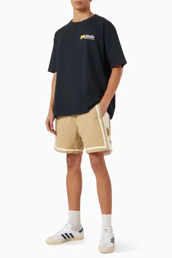 تي شيرت بطبعة International Racing وشعار الماركة قطن