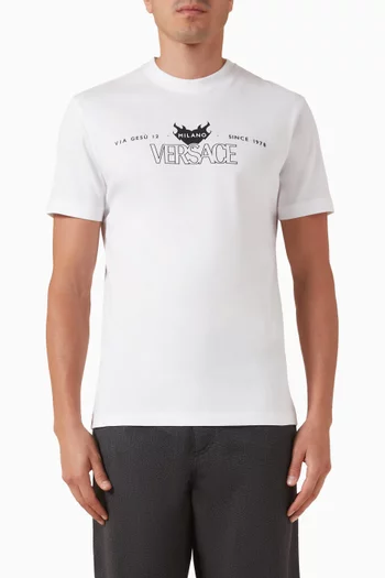 تي شيرت بشعار الماركة قطن