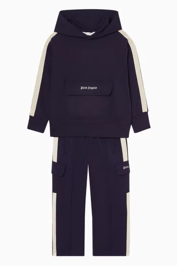 كنزة بغطاء رأس بجيب رياضي بشعار الماركة 