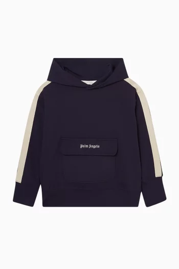 كنزة بغطاء رأس بجيب رياضي بشعار الماركة 