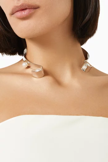 Leen Pearl Choker in Brass