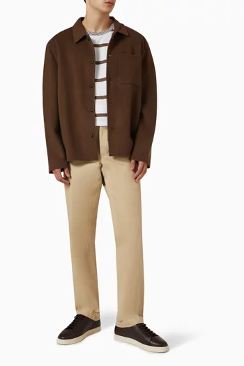 بنطال بتصميم مسطح في الأمام قطن تويل عضوي إيطالي