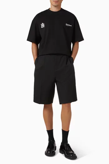 تي شيرت بطبعة مزدوجة لشعار الماركة قطن