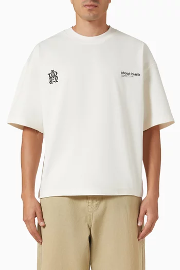 تي شيرت بطبعة مزدوجة لشعار الماركة قطن