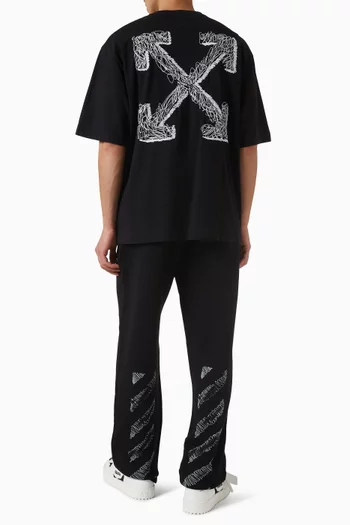 تي شيرت سكيت بشعار الماركة والأسهم بخط يدوي قطن