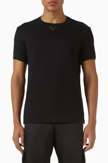 تي شيرت مزين بشعار الماركة قطن