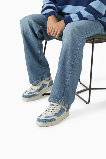 سنيكرز دايس بمقدمة على شكل حرف T جلد ودينم